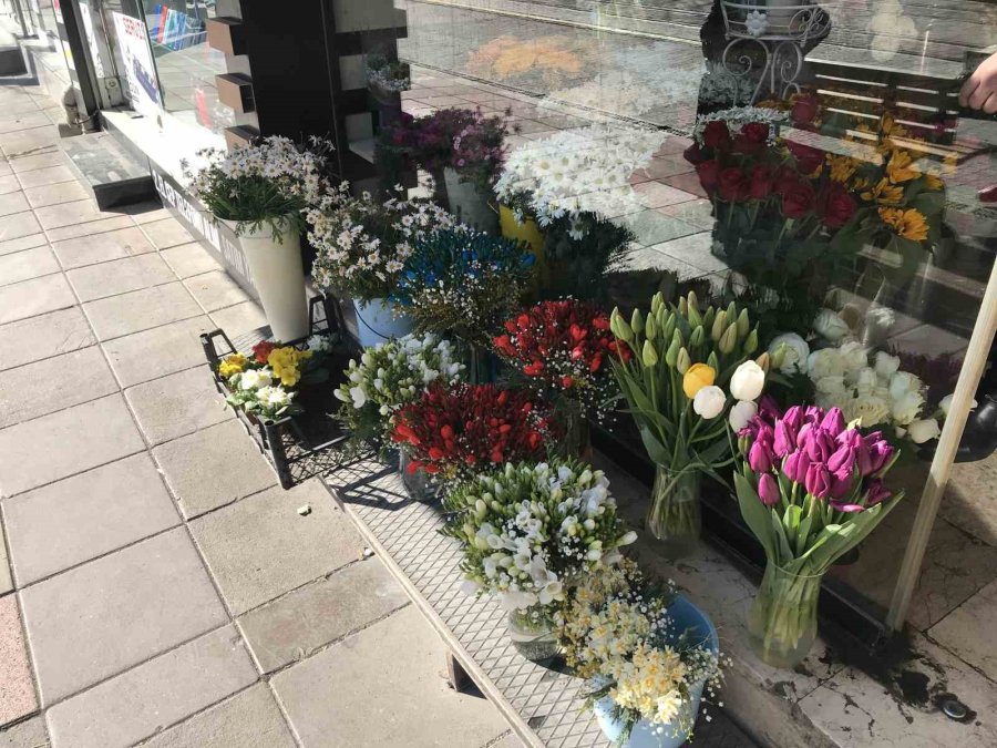 Sevgililer Günü Buruk Geçiyor