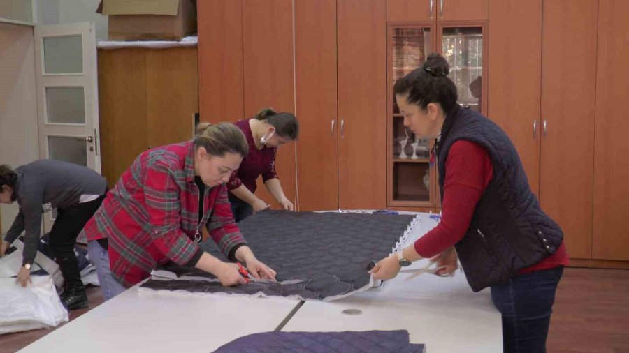 Kayseri’de ’fabrika Okullar’ Deprem Bölgesi İçin Seferber Oldu