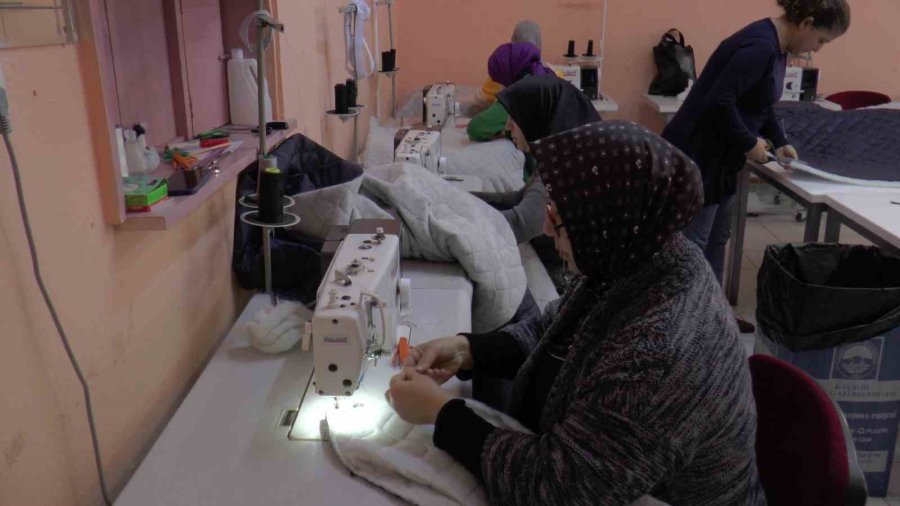 Kayseri’de ’fabrika Okullar’ Deprem Bölgesi İçin Seferber Oldu