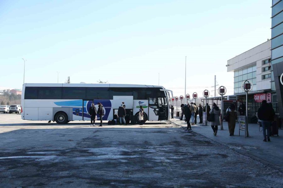 Büyükşehir, Depremzedelere Ücretsiz Şehirlerarası Ulaşım İmkanı Sağlıyor