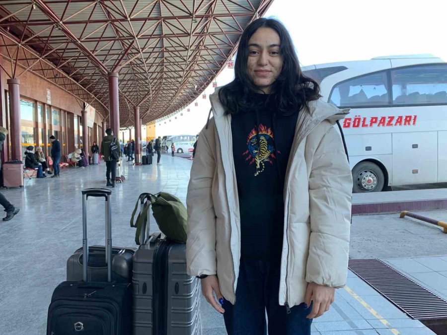 Üniversitelerin Uzaktan Eğitime Geçmesiyle Birlikte Otogarlarda Yoğunluk Başladı