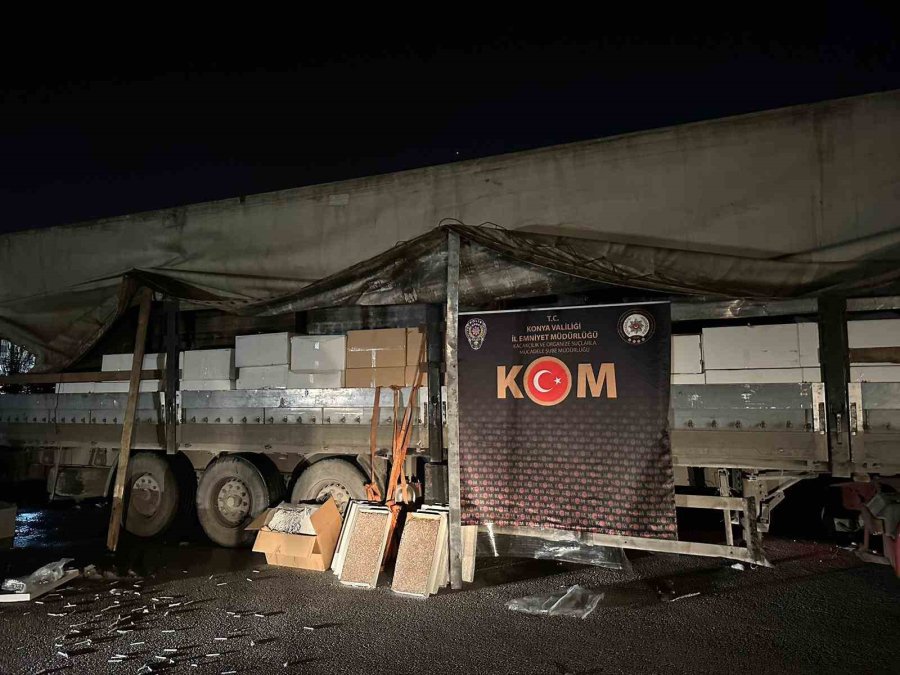 Yardım Araçlarının Arasına Karışan Tırdan 7 Buçuk Milyonluk Kaçak Sigara Ele Geçirildi