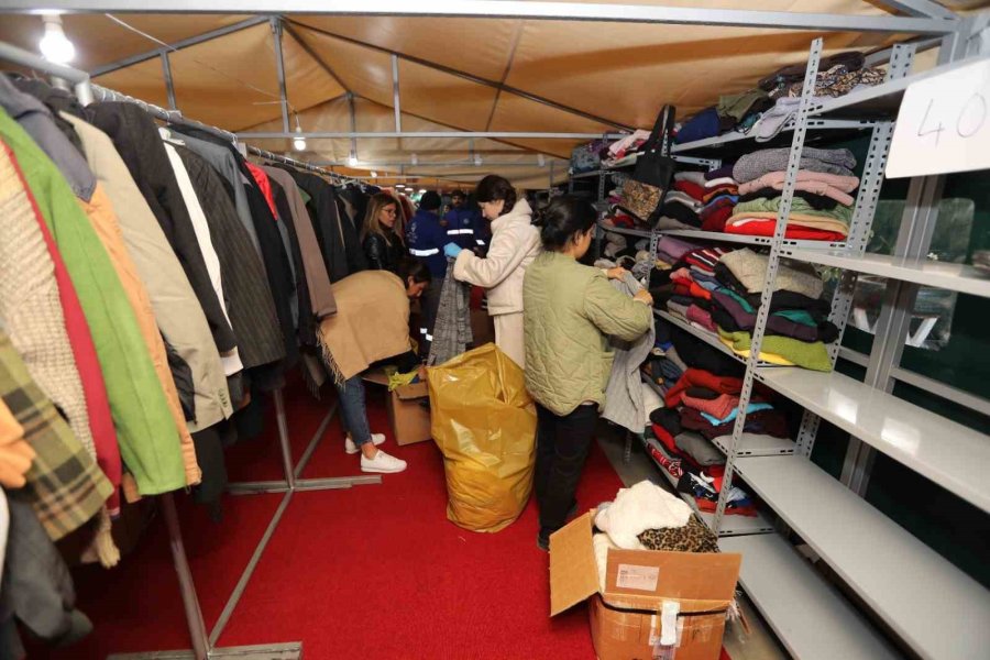 Mezitli Belediyesi Halk Masası Depremzedeler İçin Çalışıyor