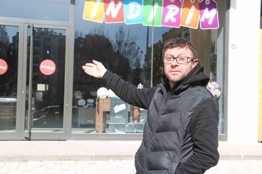 Kahramanmaraş’ta Deprem Sonrasında Züccaciye Dükkanında Tek Bir Tabak Bile Kırılmadı