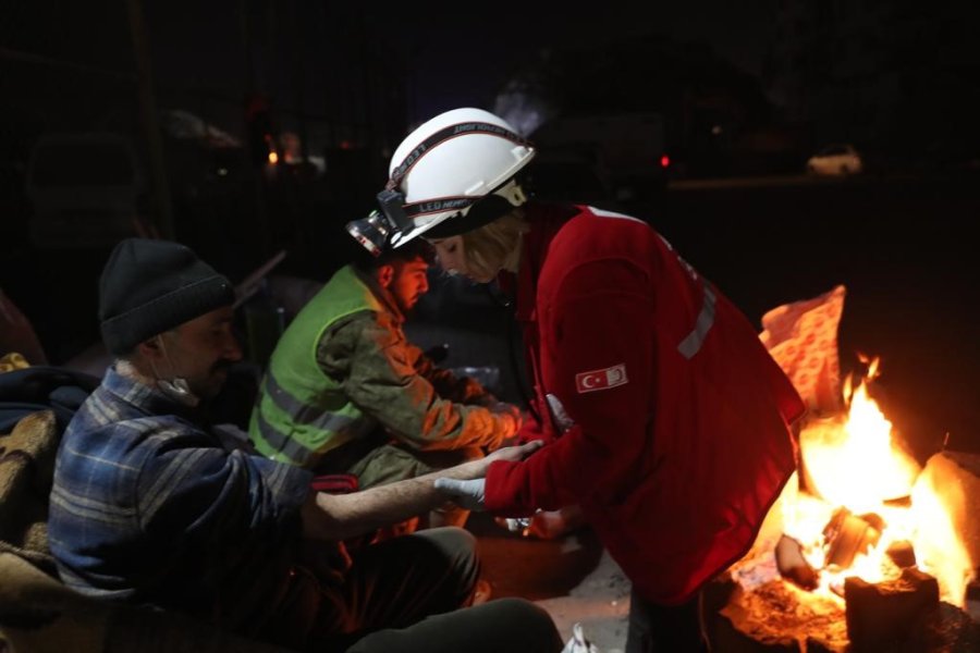 Kızılay Gönüllüleri Depremin Etkisi Geçene Kadar Bölgede Faaliyetlerine Devam Edecek