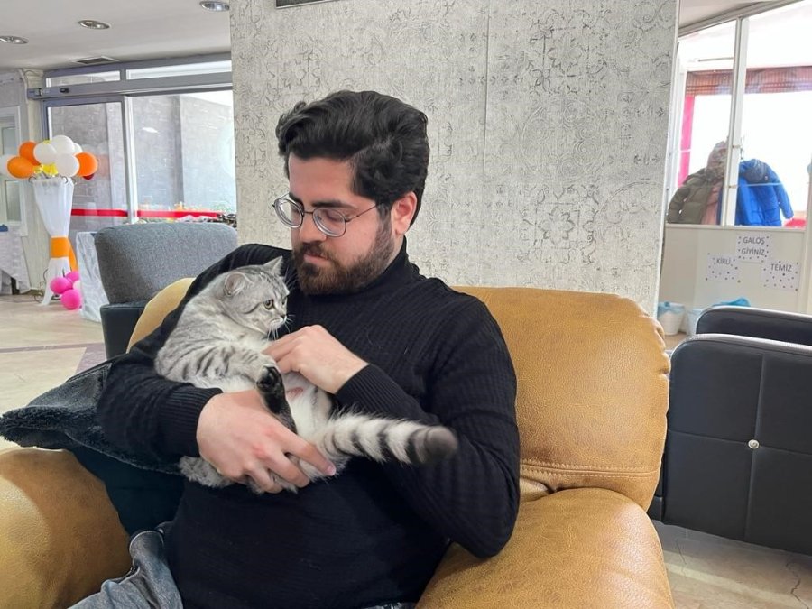 Depremzedelerin Yaralarını Eskişehir Öğretmen Evi’nde Sarıyor