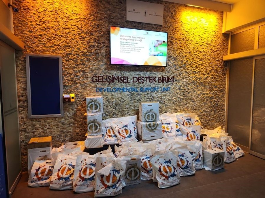 Anadolu Üniversitesi’nden Depremzede Çocuklara Oyuncak Yardımı