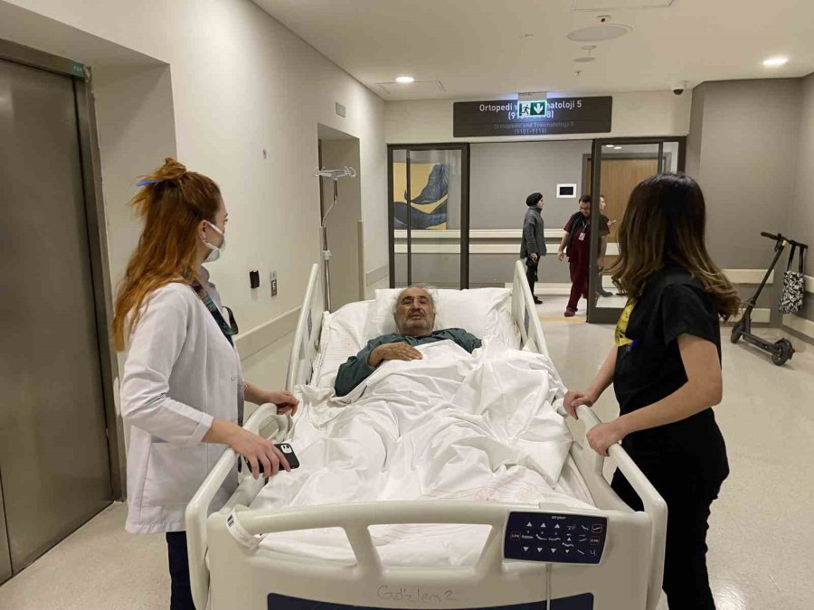 71 Saat Enkaz Altında Kaldı: "’duyduk Seni’ Dediler O An ’kurtuldum’ Dedim"