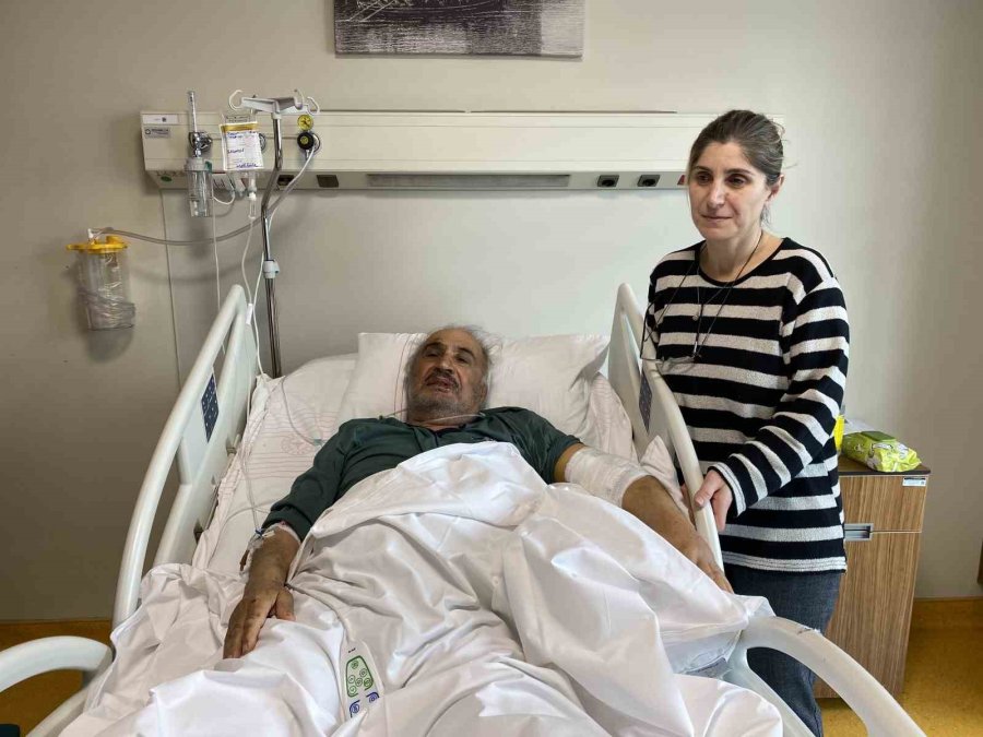 71 Saat Enkaz Altında Kaldı: "’duyduk Seni’ Dediler O An ’kurtuldum’ Dedim"