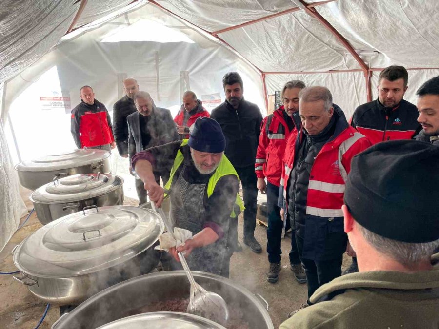 Başkan Dursun Deprem Bölgesinde Afetzedelerle Birlikte