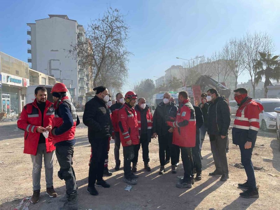 Başkan Dursun Deprem Bölgesinde Afetzedelerle Birlikte