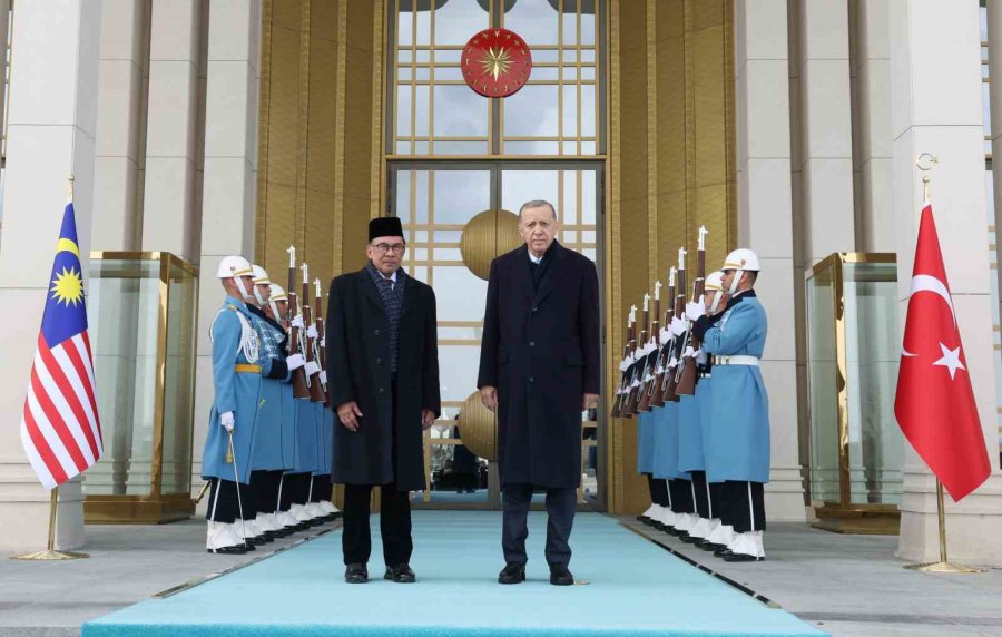 Cumhurbaşkanı Erdoğan, Malezya Başbakanı Enver İbrahim’i Kabul Etti