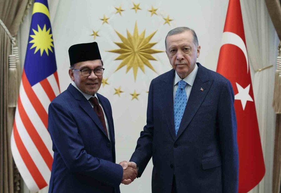 Cumhurbaşkanı Erdoğan, Malezya Başbakanı Enver İbrahim’i Kabul Etti