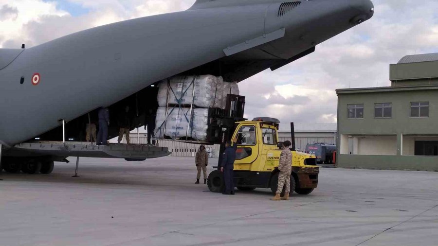 Pek Çok Ülkeden Gelen 11 Tır Çadır, İstanbul’dan Askeri Kargo Uçaklarıyla Yola Çıktı