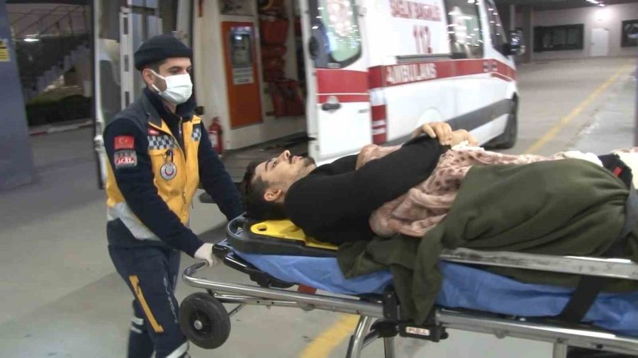 İslahiye’de Enkazdan Çıkarılan 2 Kardeş Çam Ve Sakura Şehir Hastanesi’ne Getirildi