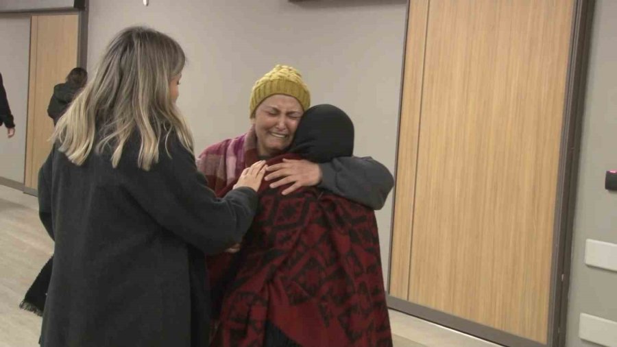 İslahiye’de Enkazdan Çıkarılan 2 Kardeş Çam Ve Sakura Şehir Hastanesi’ne Getirildi