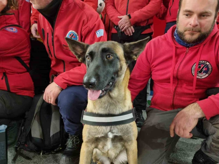 Yunan Arama Kurtarma Ekibi Alkışlarla Uğurlandı