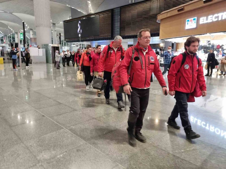 Yunan Arama Kurtarma Ekibi Alkışlarla Uğurlandı