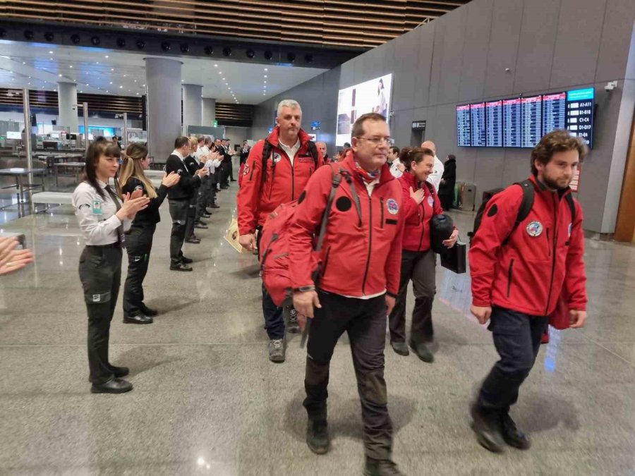 Yunan Arama Kurtarma Ekibi Alkışlarla Uğurlandı