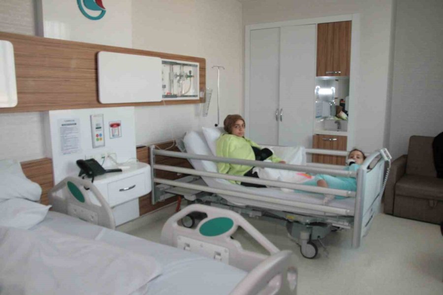 9 Aylık Hamile Eşini Deprem Sırasında Balkondan Atarak Kurtardı