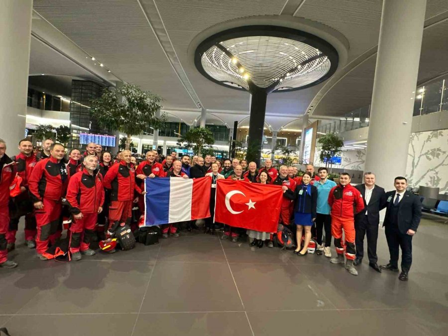 İga İstanbul Havalimanı’ndan Yabancı Arama Kurtarma Ekiplerine 15 Dilde Teşekkür