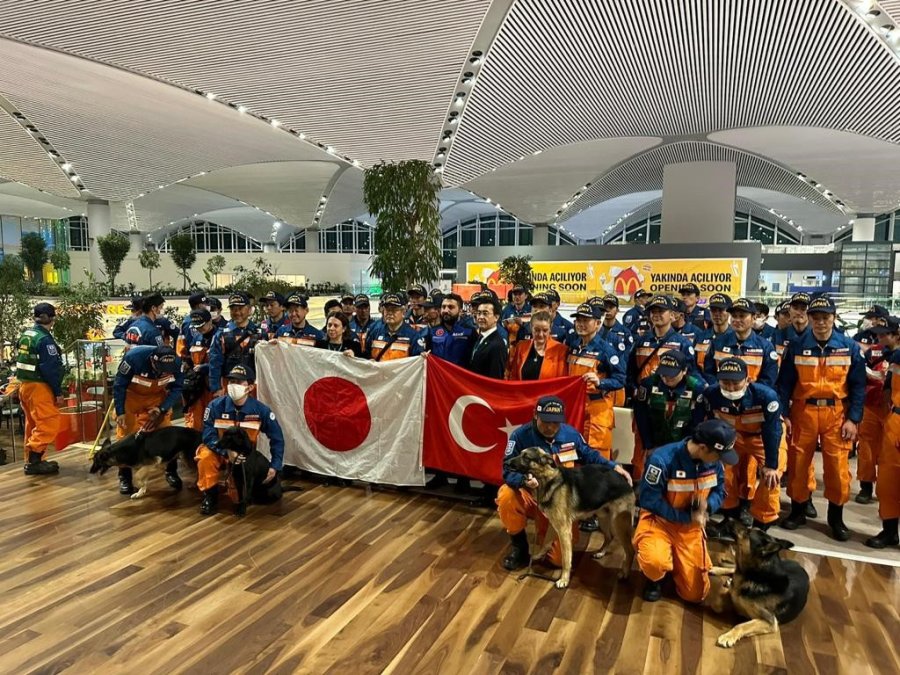 İga İstanbul Havalimanı’ndan Yabancı Arama Kurtarma Ekiplerine 15 Dilde Teşekkür