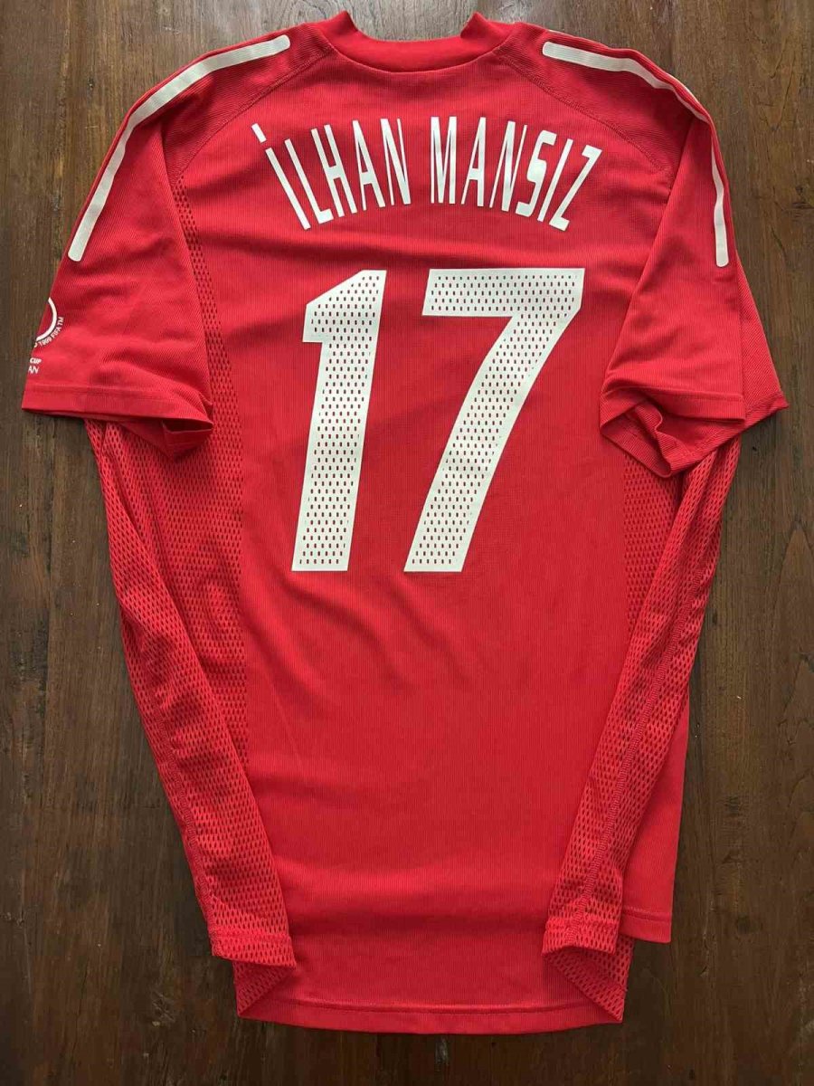 İlhan Mansız, Senegal Maçında Giydiği Milli Formayı Satışa Çıkardı