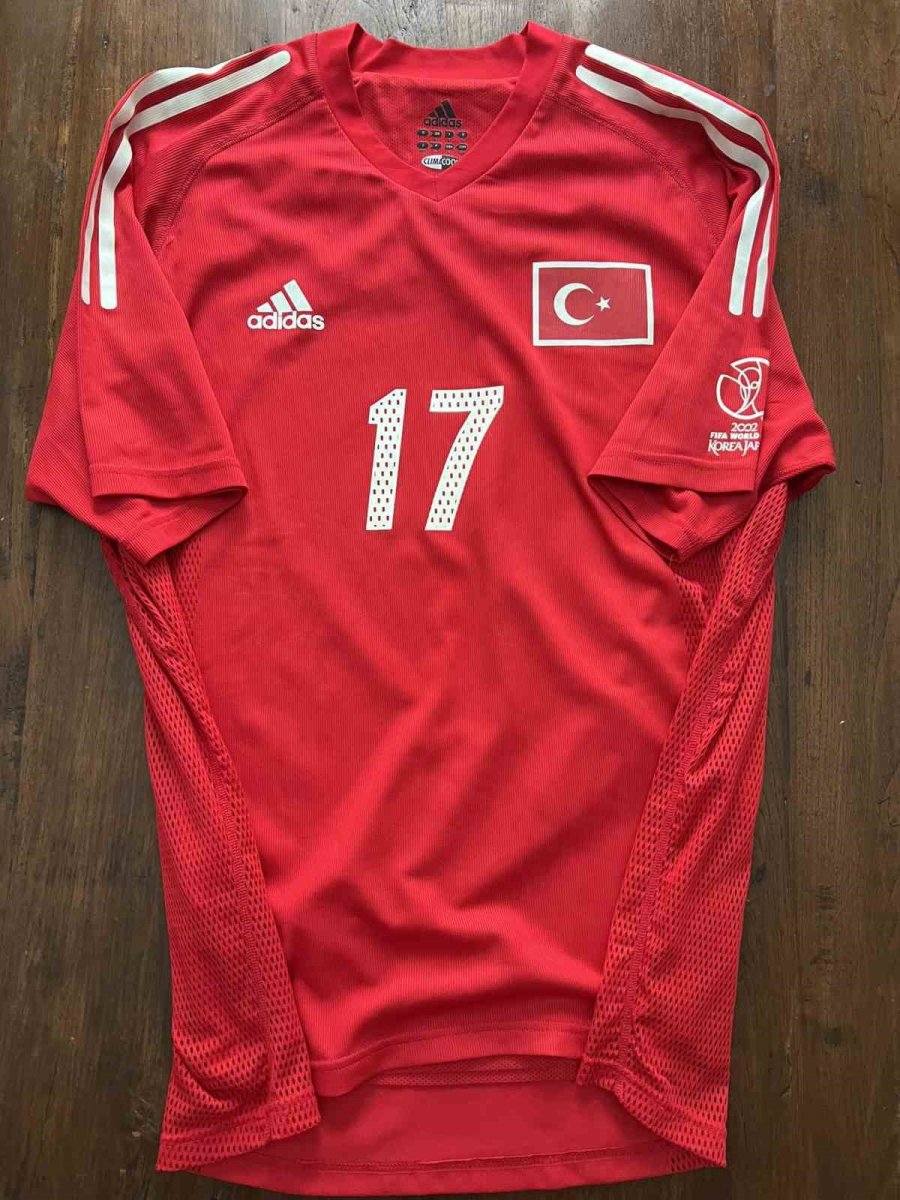 İlhan Mansız, Senegal Maçında Giydiği Milli Formayı Satışa Çıkardı