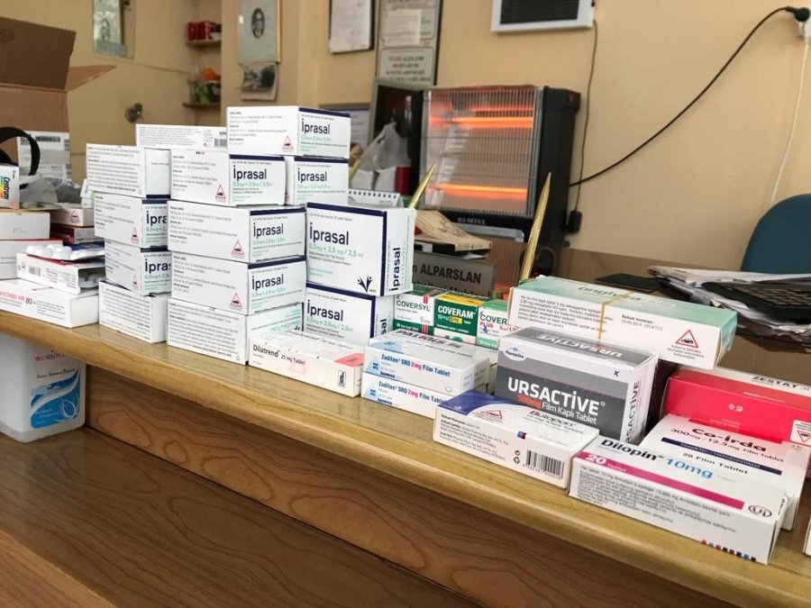 Muhtardan Depremzedeler İçin İlaç Kampanyası