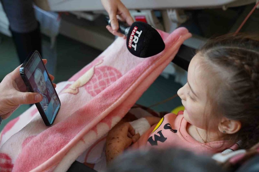 Fatih Hocadan Depremzede Minik Hayranı Bensu’ya Sürpriz Görüşme