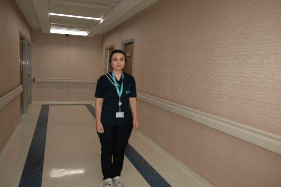 9 Aylık Hamile Eşini Deprem Sırasında Balkondan Atarak Kurtardı