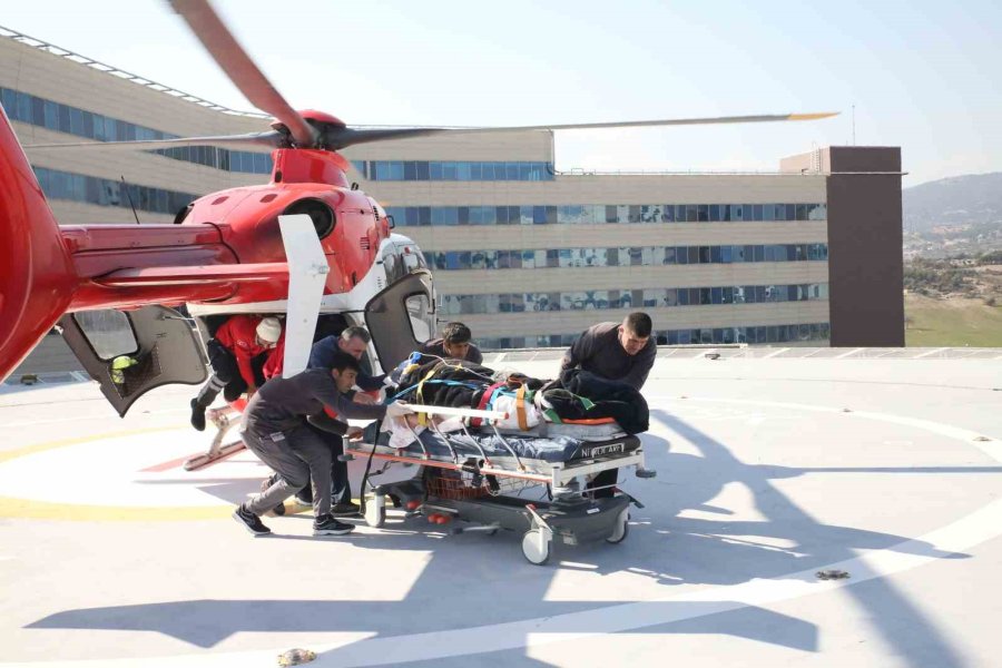 Zamana Karşı Yarış: Yaralılar Havadan Ve Karadan Hastanelere Sevk Ediliyor