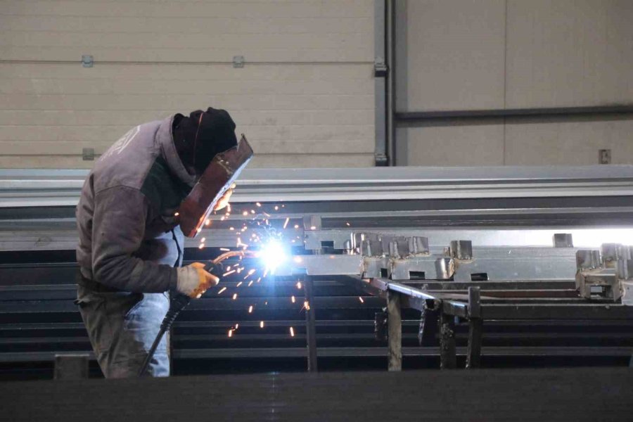 Aksaray’da Deprem Bölgesi İçin Konteyner Üretimi