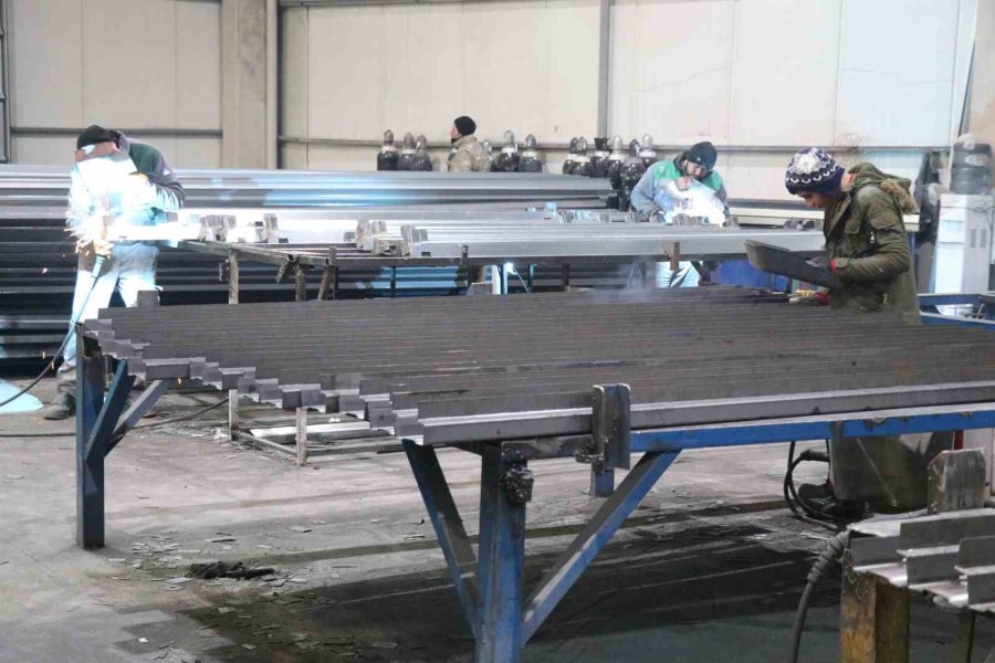 Aksaray’da Deprem Bölgesi İçin Konteyner Üretimi