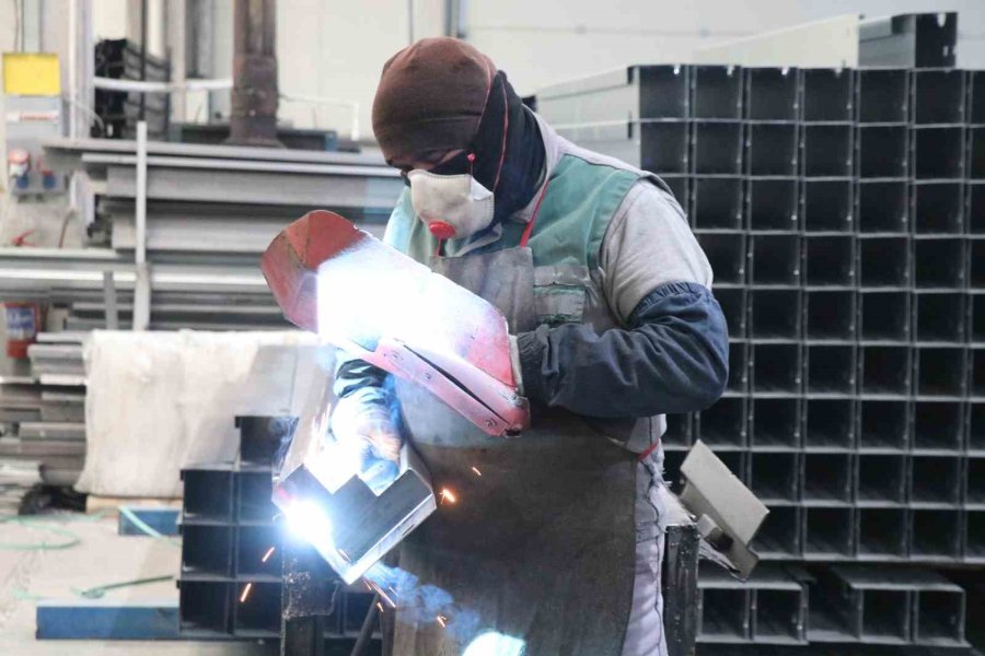 Aksaray’da Deprem Bölgesi İçin Konteyner Üretimi