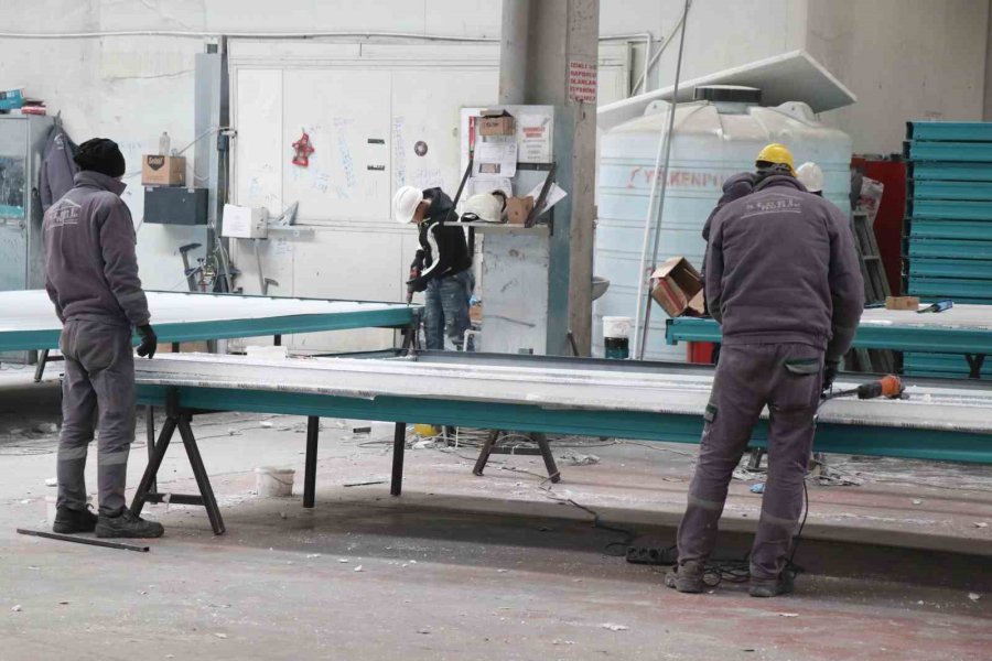 Aksaray’da Deprem Bölgesi İçin Konteyner Üretimi