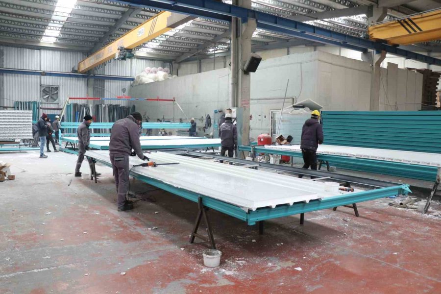 Aksaray’da Deprem Bölgesi İçin Konteyner Üretimi