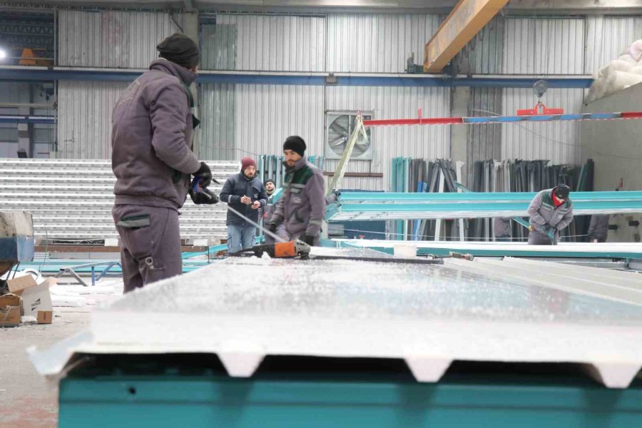 Aksaray’da Deprem Bölgesi İçin Konteyner Üretimi