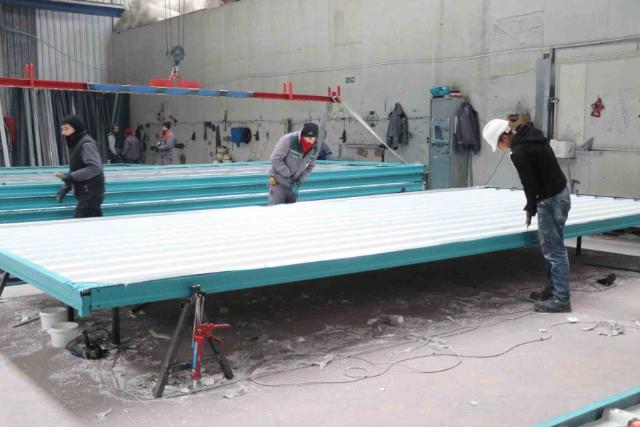 Aksaray’da Deprem Bölgesi İçin Konteyner Üretimi