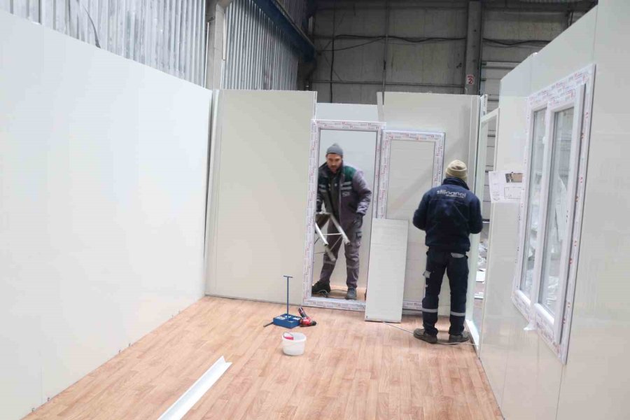 Aksaray’da Deprem Bölgesi İçin Konteyner Üretimi