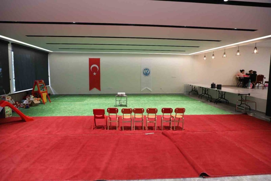 Kayseri Üniversitesi, Spor Salonu İle Kongre Merkezini Depremzedelere Açtı