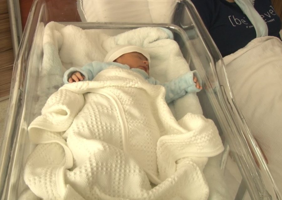 9 Aylık Hamile Eşini Deprem Sırasında Balkondan Atarak Kurtardı