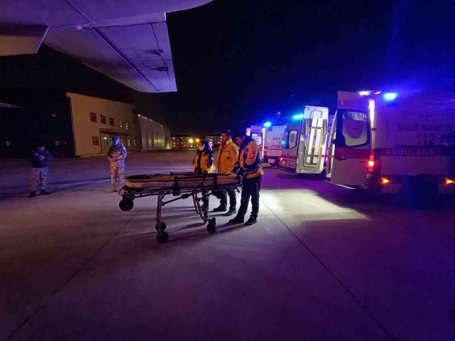 Depremin 10. Gününde 4 Yaralı Depremzede Daha İstanbul’a Getirildi