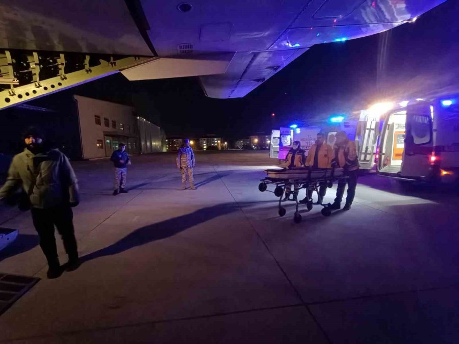 Depremin 10. Gününde 4 Yaralı Depremzede Daha İstanbul’a Getirildi