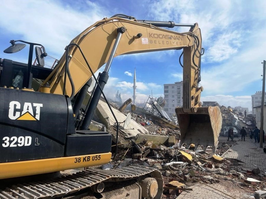 Başkan Çolakbayrakdar: "yaraların En Hızlı Şekilde Sarılması İçin Var Gücümüzle Çalışıyoruz"