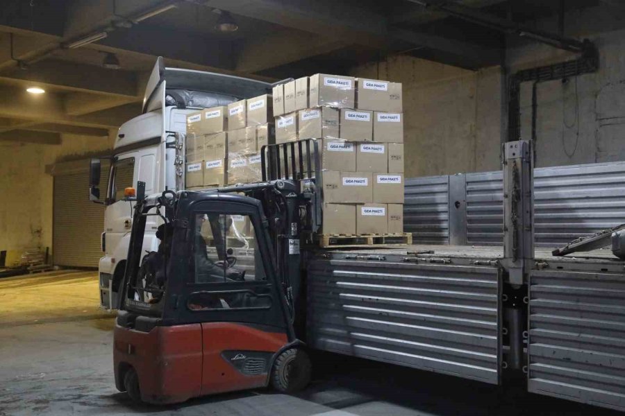 Konya Büyükşehir Belediyesi Ve İlçe Belediyeleri Hatay’a 305 Tır Yardım Gönderdi