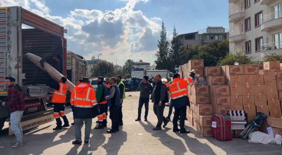 Konya Büyükşehir Belediyesi Ve İlçe Belediyeleri Hatay’a 305 Tır Yardım Gönderdi