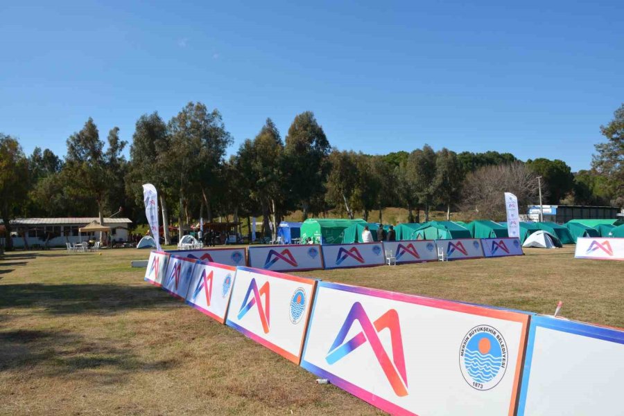 Mersin Büyükşehir Belediyesi, Tarsus’un 2 Ayrı Noktasında Depremzedeleri Ağırlıyor