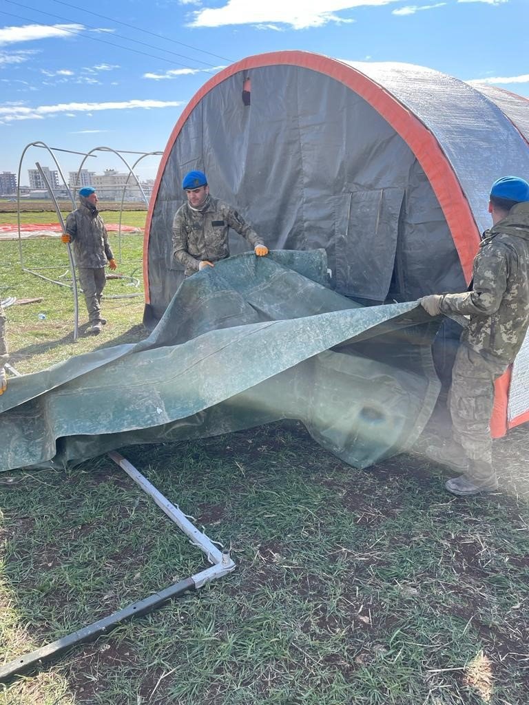 10’uncu Komando Tugayı Çadır Kurma Faaliyetine Devam Ediyor