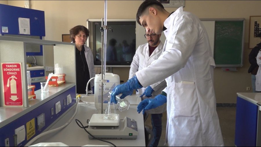 Tuzlalı Lise Öğrencileri Tarafından Üretilen 3 Ton Dezenfektan Deprem Bölgelerine Gönderildi